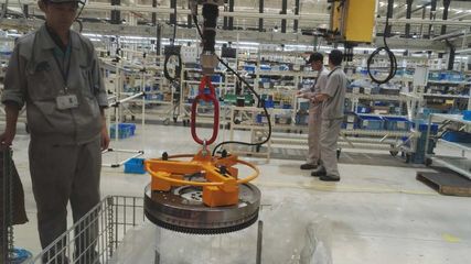 磁力吊具在汽車輪轂制造中的高效搬運與人工服務(wù)的協(xié)同優(yōu)化